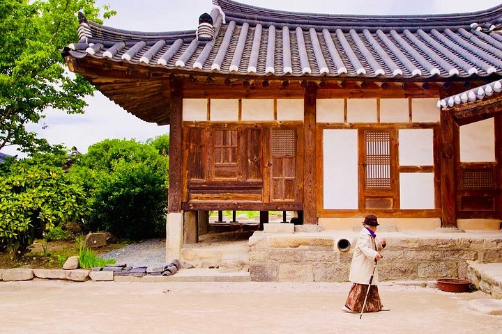 Utforska Silla-rikets gamla historia och kultur i Gyeongju, inklusive tempel, traditionella byar och kungliga gravar, på en dagsutflykt från Busan, foto 21 | wizardtrip