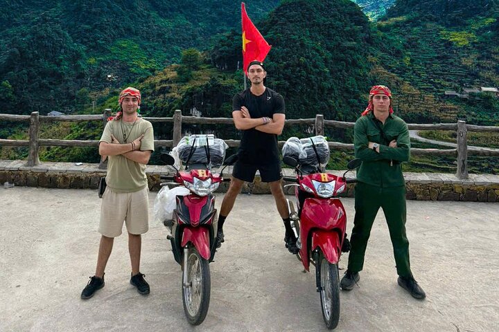 Découvrez la boucle de Ha Giang lors d'un circuit moto de 3 jours, présentant des cols de montagne, des rivières et la culture locale du Vietnam, photo 12 | wizardtrip
