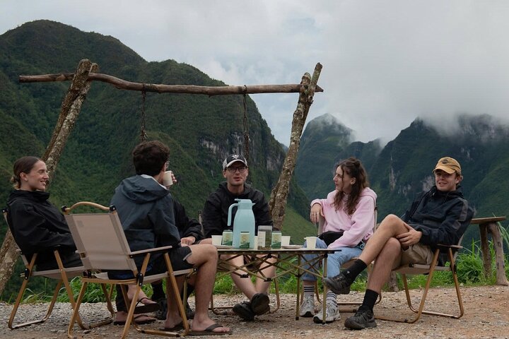 Découvrez la boucle de Ha Giang lors d'un circuit moto de 3 jours, présentant des cols de montagne, des rivières et la culture locale du Vietnam, photo 15 | wizardtrip