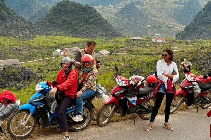 Découvrez la boucle de Ha Giang lors d'un circuit moto de 3 jours, présentant des cols de montagne, des rivières et la culture locale du Vietnam, photo 22 | wizardtrip