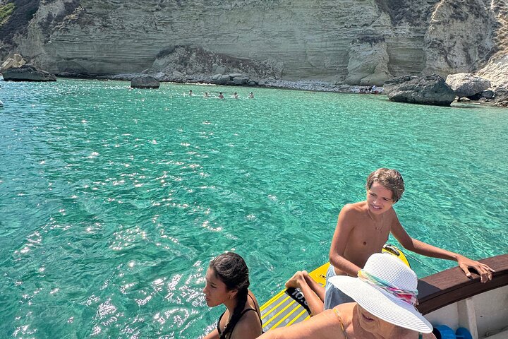 Giro in barca a Cagliari con soste bagno, snorkeling e aperitivo, foto 8 | wizardtrip