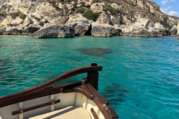 Giro in barca a Cagliari con soste bagno, snorkeling e aperitivo, foto 9 | wizardtrip