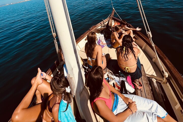 Giro in barca a Cagliari con soste bagno, snorkeling e aperitivo, foto 14 | wizardtrip