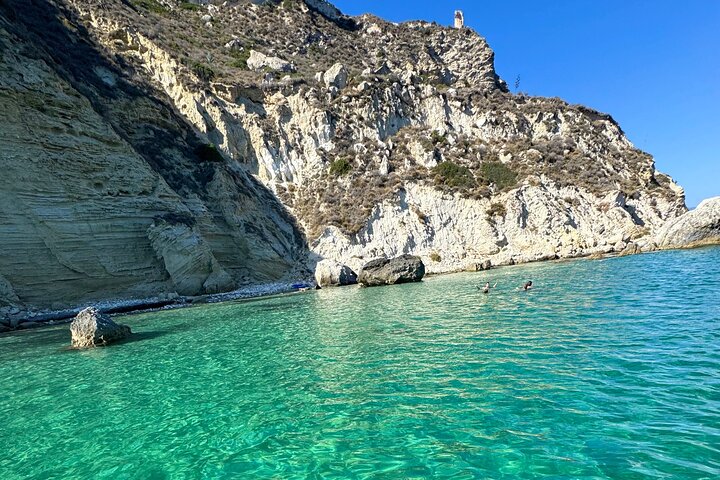 Giro in barca a Cagliari con soste bagno, snorkeling e aperitivo, foto 15 | wizardtrip