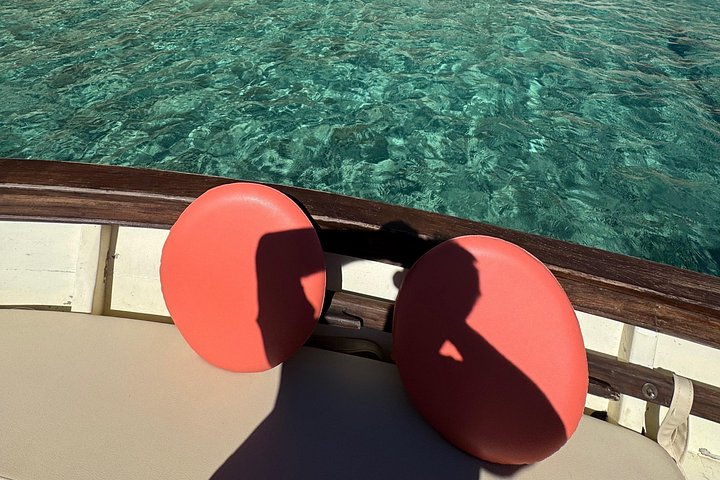 Giro in barca a Cagliari con soste bagno, snorkeling e aperitivo, foto 17 | wizardtrip