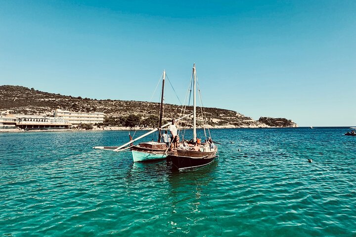 Giro in barca a Cagliari con soste bagno, snorkeling e aperitivo, foto 19 | wizardtrip
