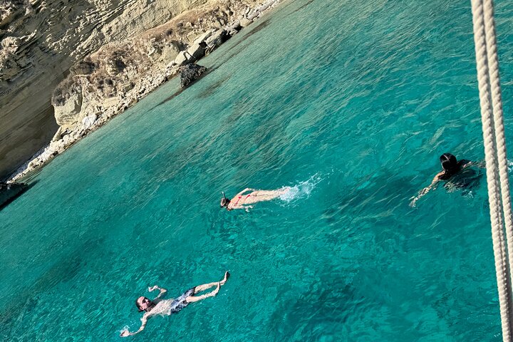 Giro in barca a Cagliari con soste bagno, snorkeling e aperitivo, foto 25 | wizardtrip