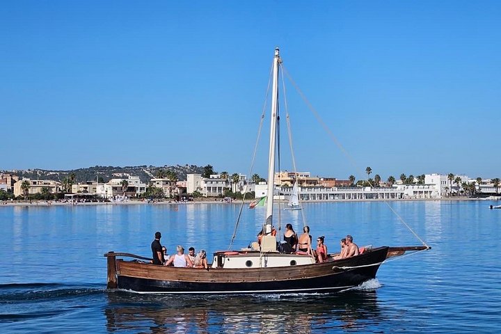 Giro in barca a Cagliari con soste bagno, snorkeling e aperitivo, foto 32 | wizardtrip