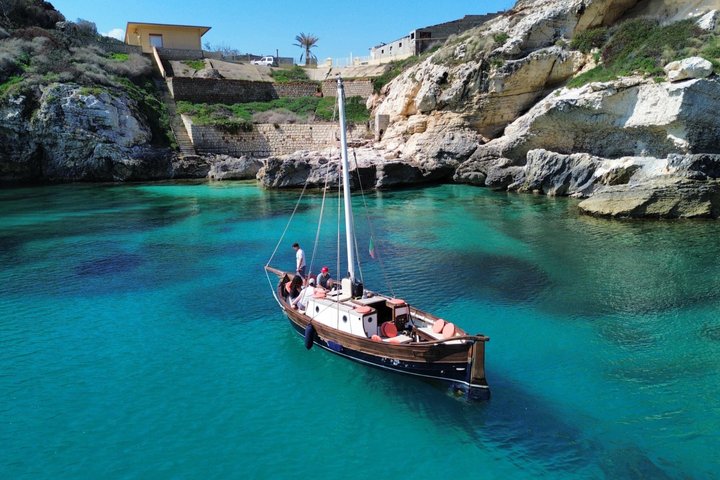 Giro in barca a Cagliari con soste bagno, snorkeling e aperitivo, foto 41 | wizardtrip