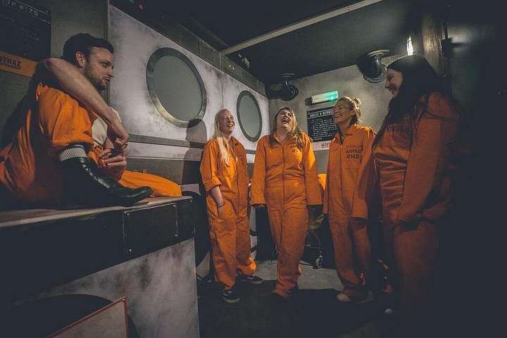 Immersive prison cocktail bar experience in Liverpool with inmates and guards, photo 16 | wizardtrip