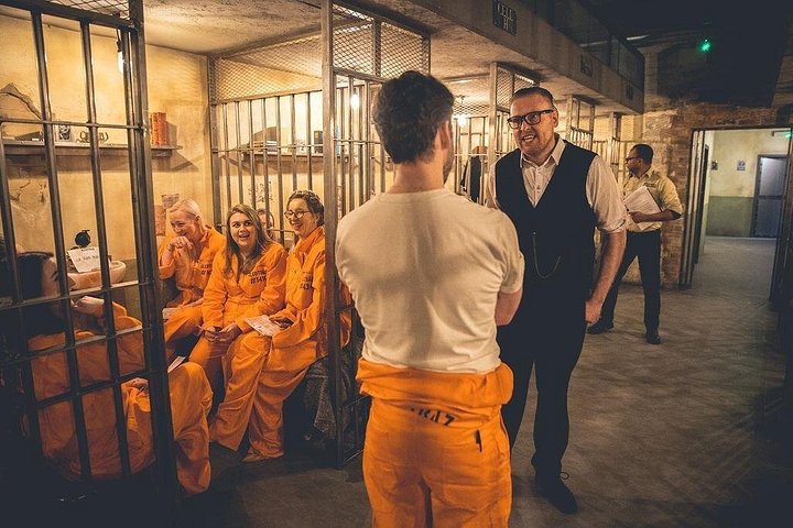 Immersive prison cocktail bar experience in Liverpool with inmates and guards, photo 21 | wizardtrip
