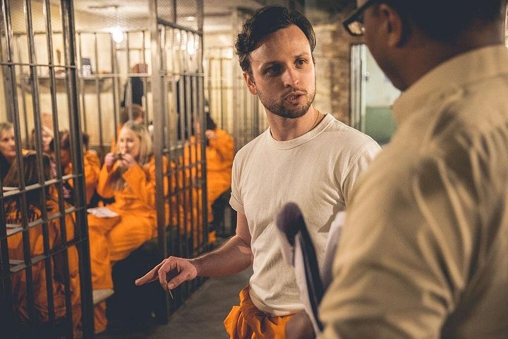 Immersive prison cocktail bar experience in Liverpool with inmates and guards, photo 22 | wizardtrip