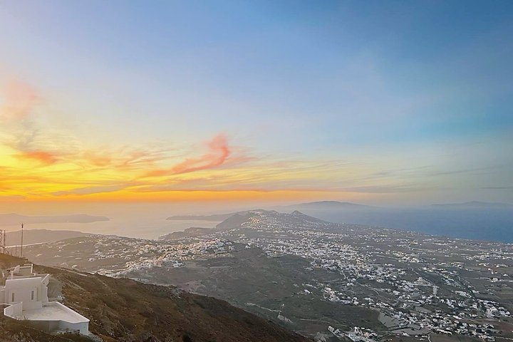 Privat tilpassbar tur til Santorinis landsbyer, strender og utsiktspunkter med lokal sjåfør-guide, foto 18 | wizardtrip