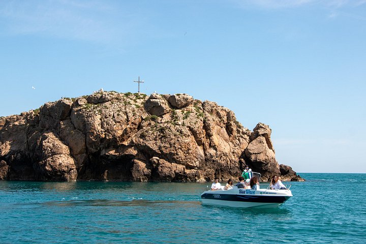 Tour en bateau explorant les grottes marines et le littoral de Polignano a Mare, Italie, photo 7 | wizardtrip