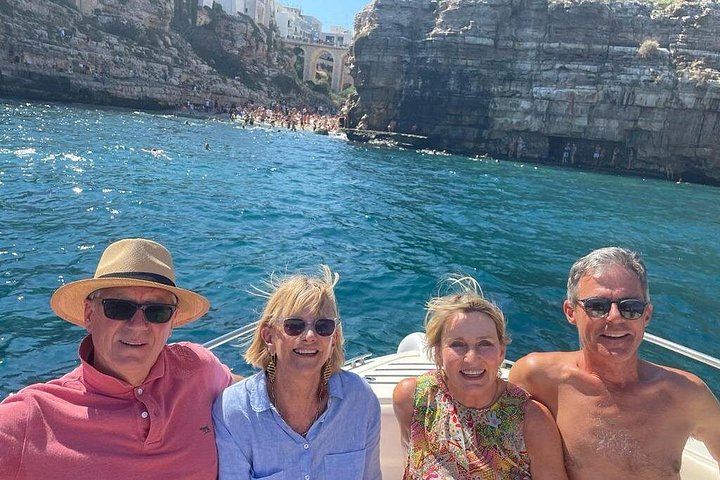 Tour en bateau explorant les grottes marines et le littoral de Polignano a Mare, Italie, photo 11 | wizardtrip