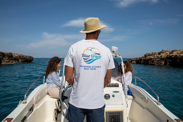 Tour en bateau explorant les grottes marines et le littoral de Polignano a Mare, Italie, photo 14 | wizardtrip