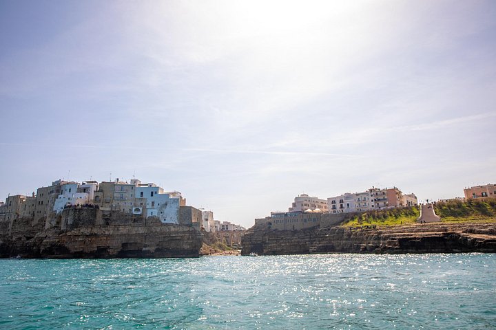 Tour en bateau explorant les grottes marines et le littoral de Polignano a Mare, Italie, photo 16 | wizardtrip