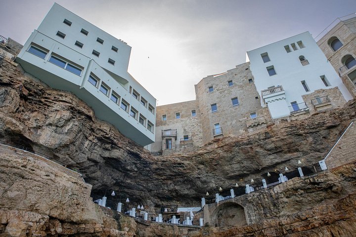 Tour en bateau explorant les grottes marines et le littoral de Polignano a Mare, Italie, photo 17 | wizardtrip