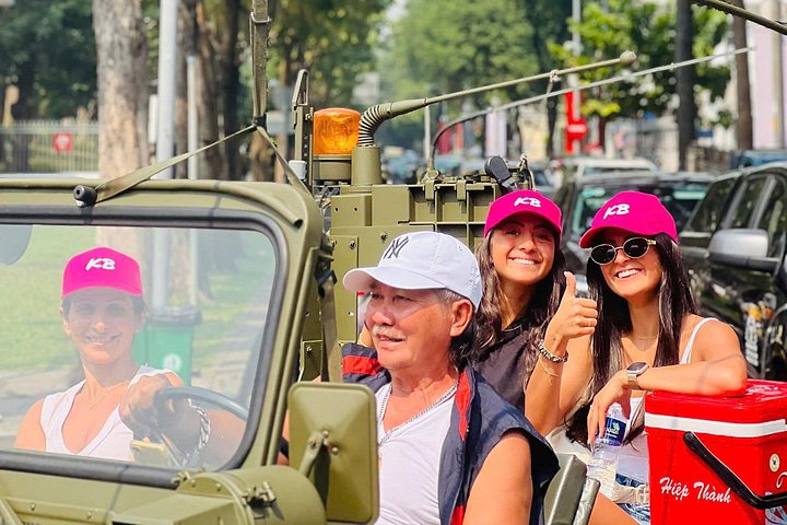 Privé U.S. Army Jeep tour van Ho Chi Minh City's historische monumenten en levendige straten, foto 6 | wizardtrip