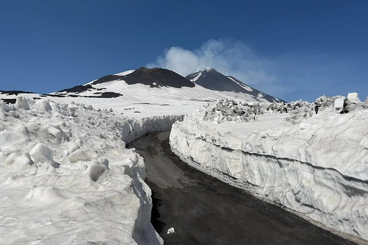 Trekking adventure on Mount Etna, Sicily, with cable car and 4x4 ascent to craters, photo 24 | wizardtrip