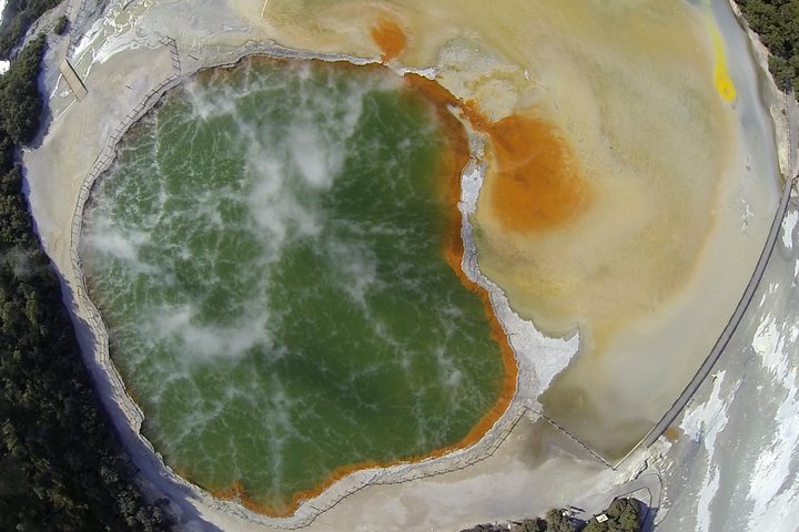 Tour en petit groupe explorant les parcs géothermiques, les geysers et les vallées volcaniques de Rotorua, photo 8 | wizardtrip