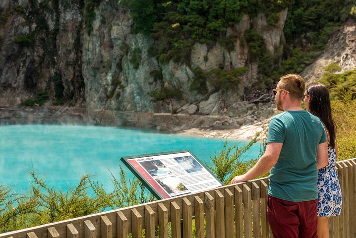 Tour en petit groupe explorant les parcs géothermiques, les geysers et les vallées volcaniques de Rotorua, photo 9 | wizardtrip