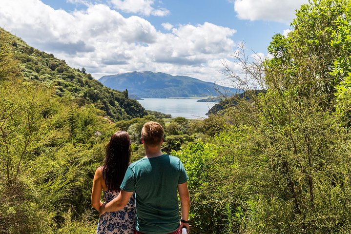 Tour en petit groupe explorant les parcs géothermiques, les geysers et les vallées volcaniques de Rotorua, photo 10 | wizardtrip