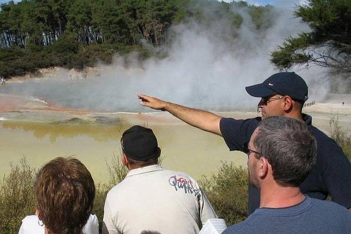 Tour en petit groupe explorant les parcs géothermiques, les geysers et les vallées volcaniques de Rotorua, photo 15 | wizardtrip