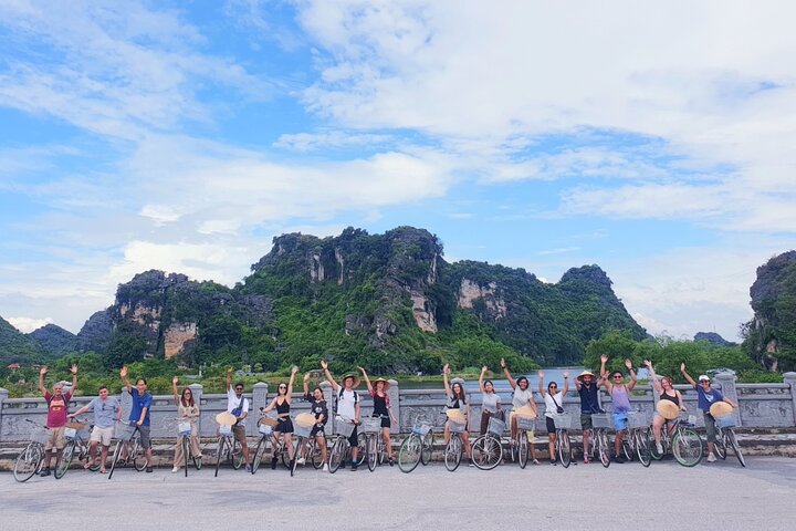 Highlight Ninh Binh Full Day Tour Tam Coc Boat, Mua Cave, Hoa Lu | wizardtrip