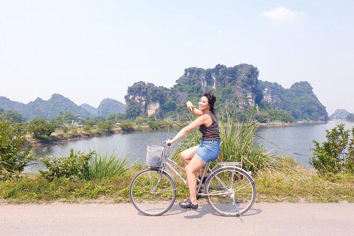 Full day tour in Ninh Binh, Vietnam, featuring Tam Coc boat trips, Mua Cave, and Hoa Lu ancient capital, photo 9 | wizardtrip