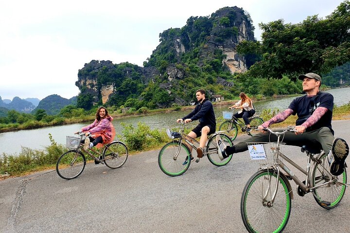Full day tour in Ninh Binh, Vietnam, featuring Tam Coc boat trips, Mua Cave, and Hoa Lu ancient capital, photo 10 | wizardtrip