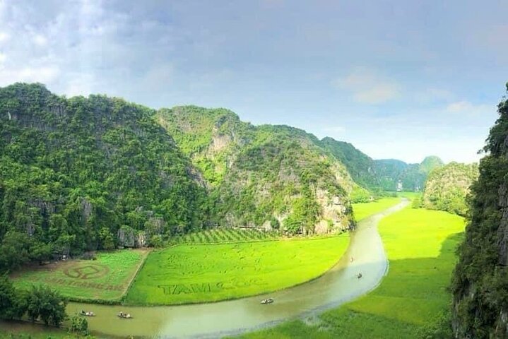 Full day tour in Ninh Binh, Vietnam, featuring Tam Coc boat trips, Mua Cave, and Hoa Lu ancient capital, photo 11 | wizardtrip