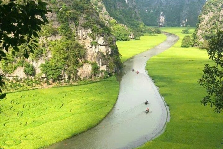 Full day tour in Ninh Binh, Vietnam, featuring Tam Coc boat trips, Mua Cave, and Hoa Lu ancient capital, photo 12 | wizardtrip