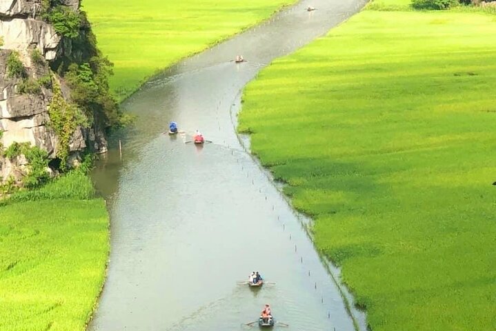 Full day tour in Ninh Binh, Vietnam, featuring Tam Coc boat trips, Mua Cave, and Hoa Lu ancient capital, photo 13 | wizardtrip