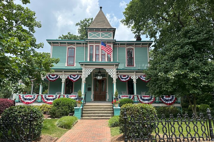 Recorrido histórico por la ciudad de Charlotte en carrito de golf, mostrando monumentos y encanto local, foto 7 | wizardtrip