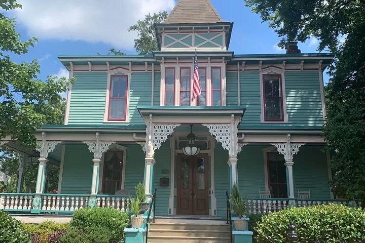 Recorrido histórico por la ciudad de Charlotte en carrito de golf, mostrando monumentos y encanto local, foto 13 | wizardtrip