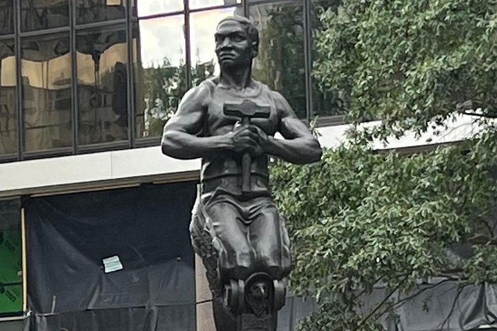 Recorrido histórico por la ciudad de Charlotte en carrito de golf, mostrando monumentos y encanto local, foto 19 | wizardtrip