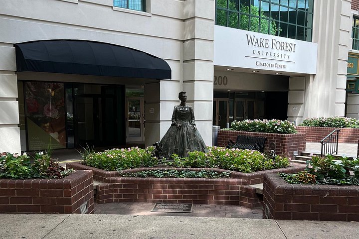 Recorrido histórico por la ciudad de Charlotte en carrito de golf, mostrando monumentos y encanto local, foto 20 | wizardtrip