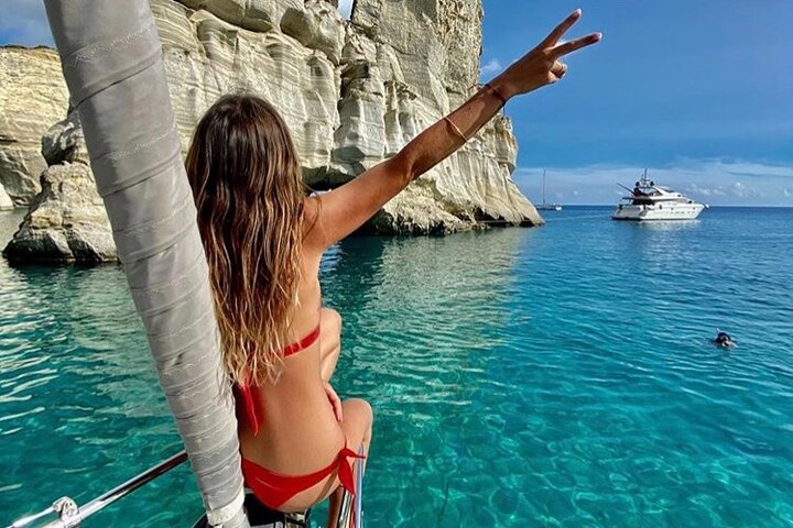 Croisière d'une journée complète à Milos et Polyaigos avec repas et snorkeling | wizardtrip
