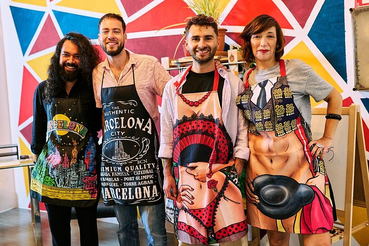 Hands-on paella cooking class in Barcelona with market visit, tapas, and sangria, photo 7 | wizardtrip