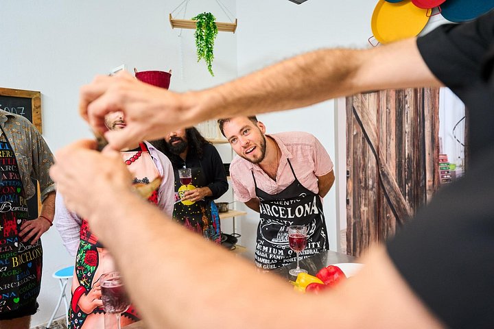 Hands-on paella cooking class in Barcelona with market visit, tapas, and sangria, photo 8 | wizardtrip