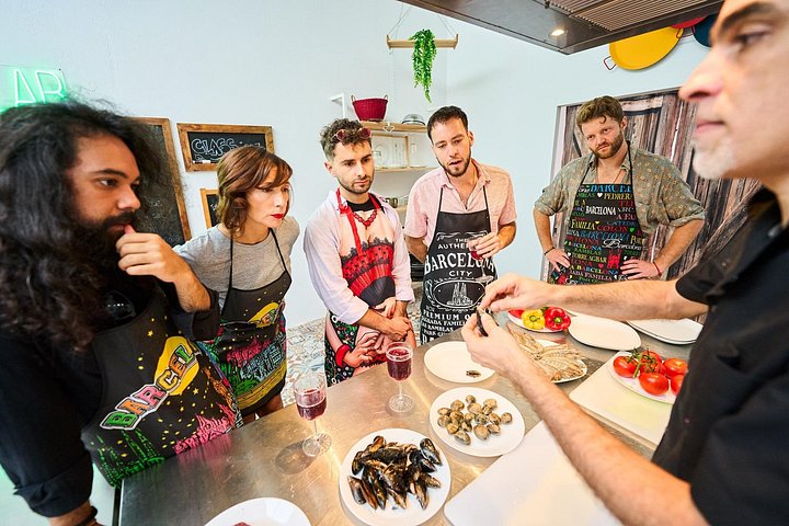 Hands-on paella cooking class in Barcelona with market visit, tapas, and sangria, photo 9 | wizardtrip