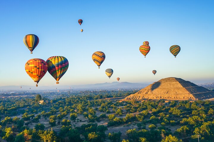 Voo de balão sobre pirâmides de Teotihuacan ao nascer do sol com café da manhã na caverna no México, foto 15 | wizardtrip