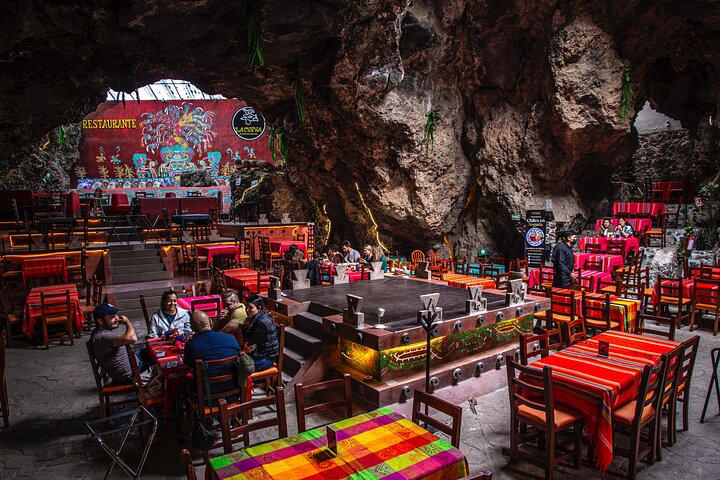 Voo de balão sobre pirâmides de Teotihuacan ao nascer do sol com café da manhã na caverna no México, foto 19 | wizardtrip