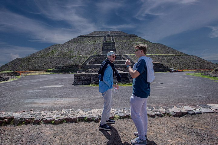 Voo de balão sobre pirâmides de Teotihuacan ao nascer do sol com café da manhã na caverna no México, foto 22 | wizardtrip