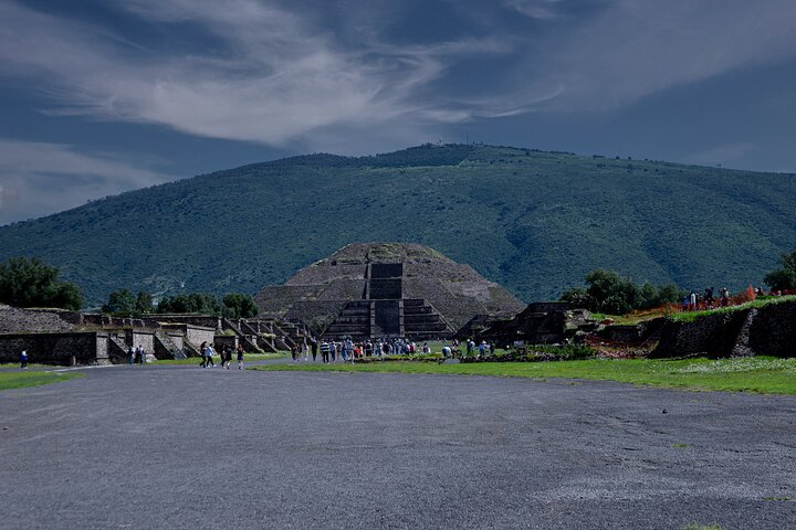 Voo de balão sobre pirâmides de Teotihuacan ao nascer do sol com café da manhã na caverna no México, foto 35 | wizardtrip