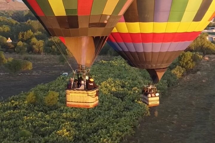 Voo de balão sobre pirâmides de Teotihuacan ao nascer do sol com café da manhã na caverna no México, foto 36 | wizardtrip