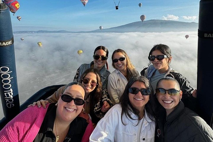 Voo de balão sobre pirâmides de Teotihuacan ao nascer do sol com café da manhã na caverna no México, foto 42 | wizardtrip