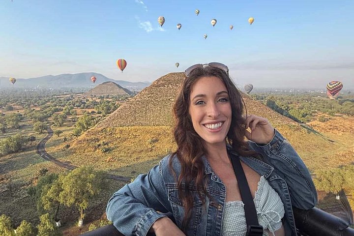 Voo de balão sobre pirâmides de Teotihuacan ao nascer do sol com café da manhã na caverna no México, foto 46 | wizardtrip