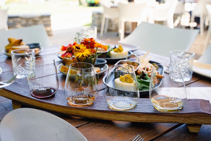 Passeio cénico de vinhos em Queenstown, Nova Zelândia, visitando vinícolas e desfrutando de degustações com almoço, foto 9 | wizardtrip